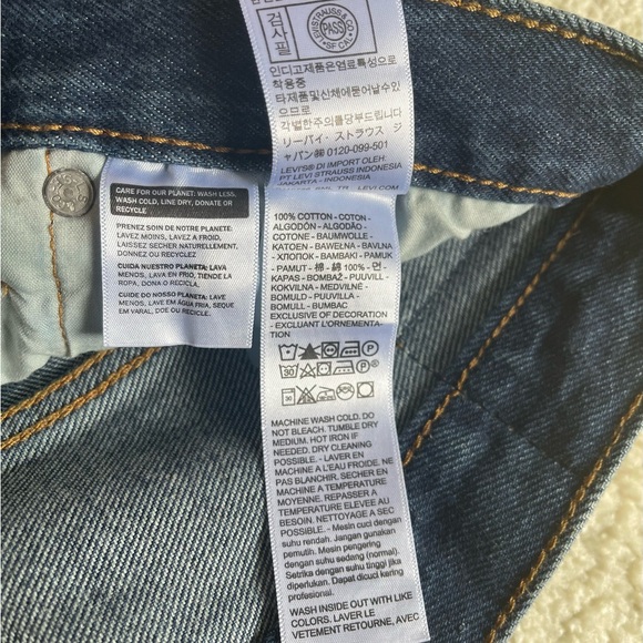 NWT Levi's 501 Mid Thigh Women's Denim Shorts Size 28 - Picture 9 of 10